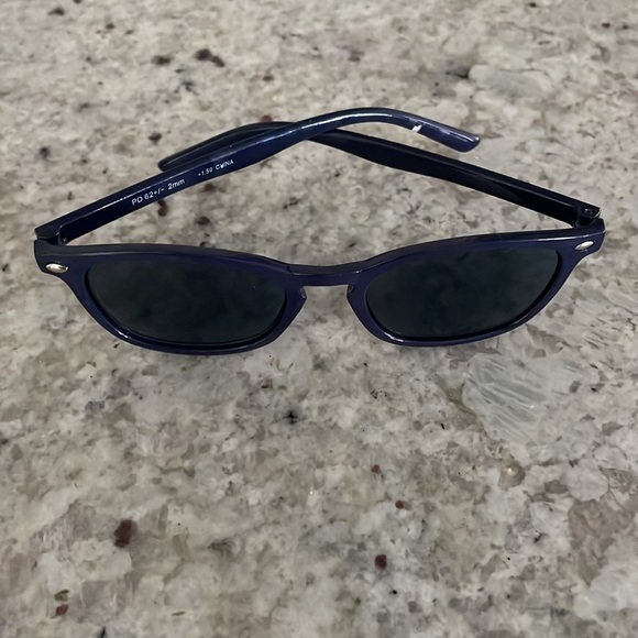 +1.5 Strength Sunglasses - Picture 2 of 2